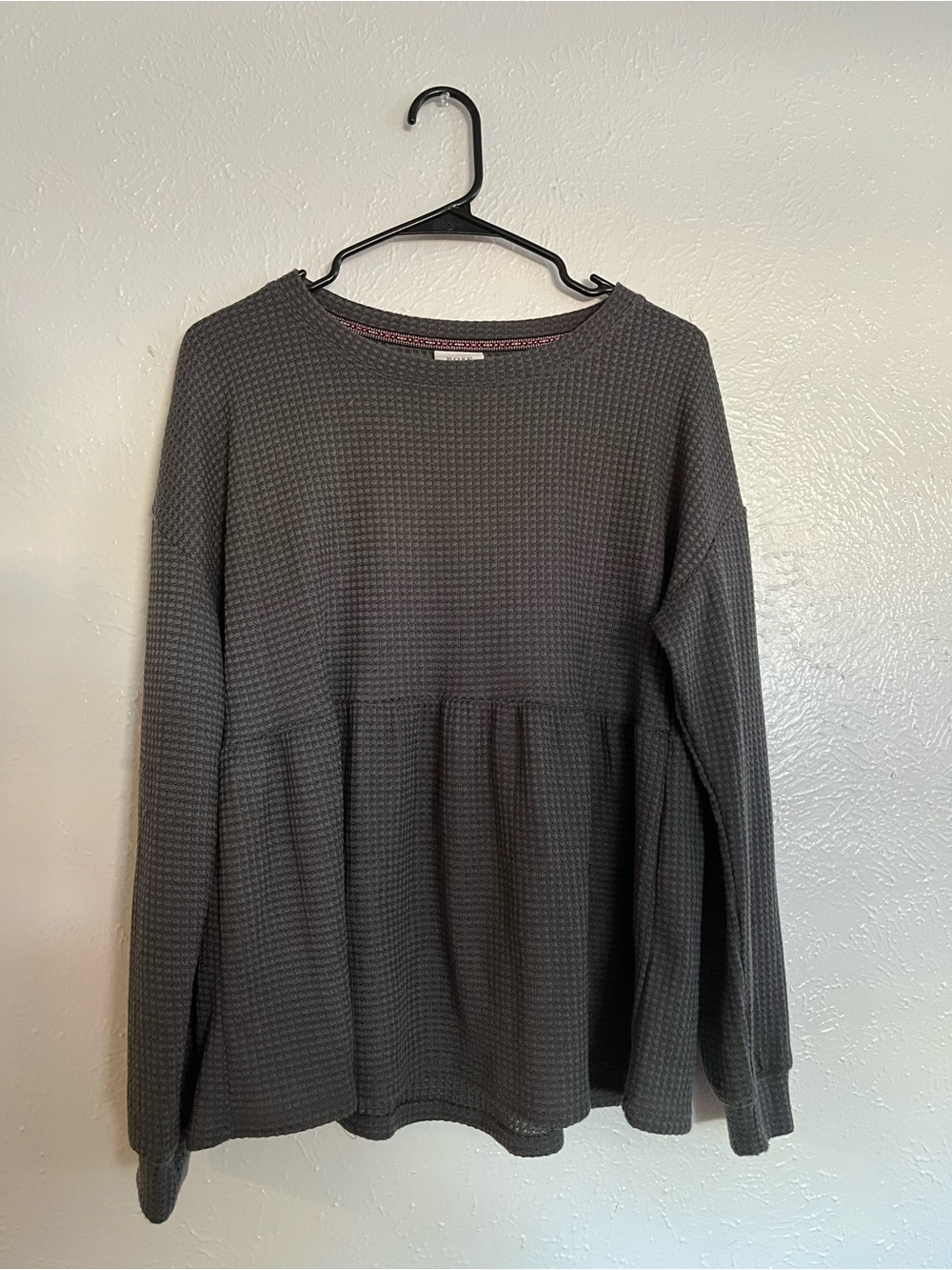 Knox Rose Gray Waffle Knit Long Sleeve Top with Pink Accent Trim